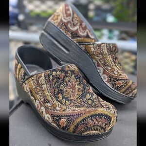 Dansko Paisley Velvet Clogs Size 38 (8)